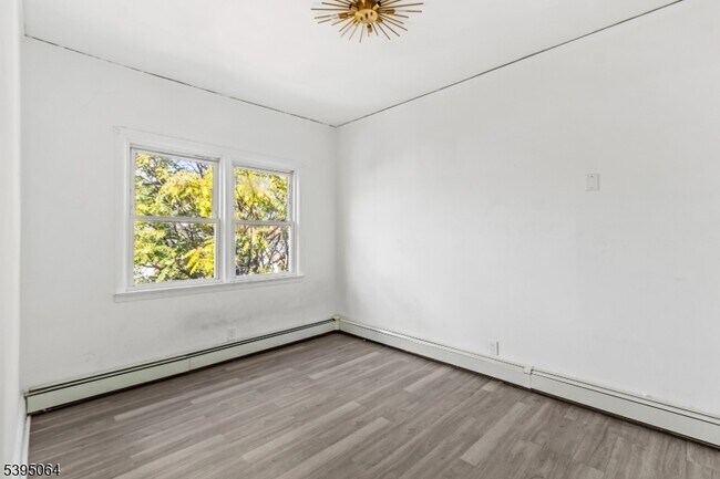 Building Photo - 205 N 16th St