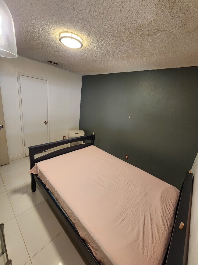 Full bed - 5962 E Pontiac Way