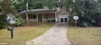 Building Photo - 818 Greenhedge Dr