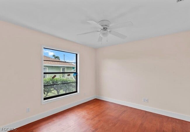 Building Photo - 2230 SE 5th Pl