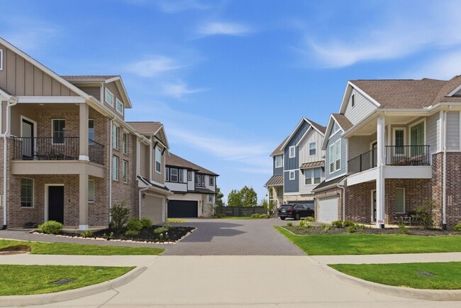 Building Photo - 15155 Colorado Bnd Pk Dr