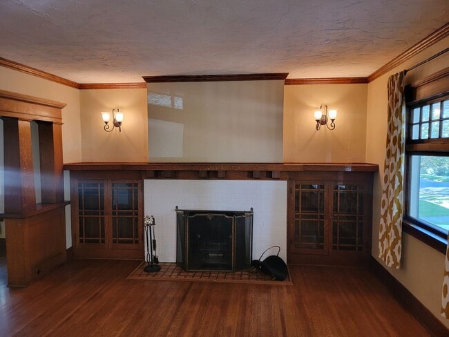 Building Photo - South Hill Home