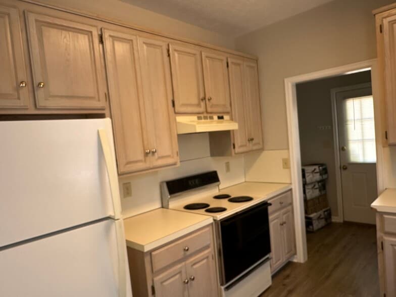 Building Photo - 2009 Station Ct