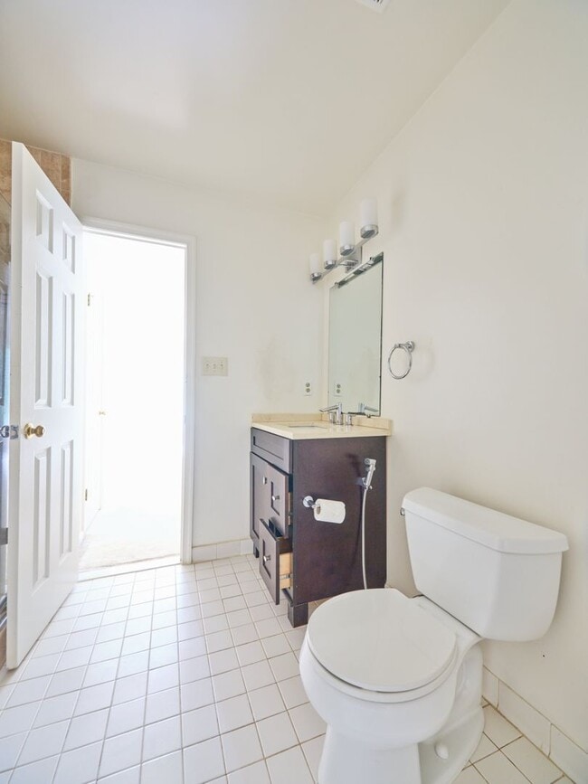 Building Photo - 1339 Templeton Pl