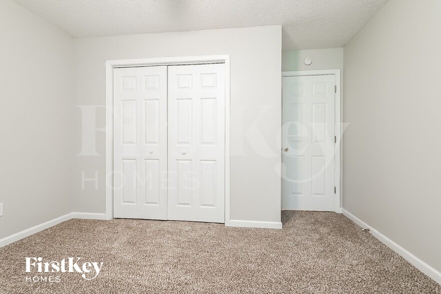 Building Photo - 4355 Oak Creek Dr