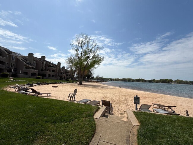 Building Photo - 2 Bedroom Condo in  Portside at Davidson Landing!