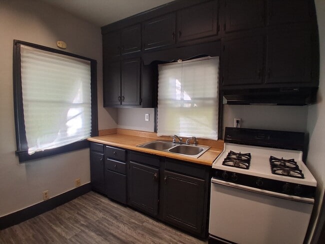 Building Photo - 9 State St N