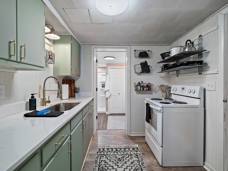 Building Photo - 7268 Leafygreen St