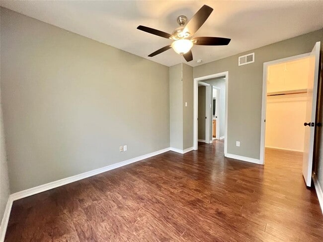 Building Photo - 8850 Glen Meadow Ln