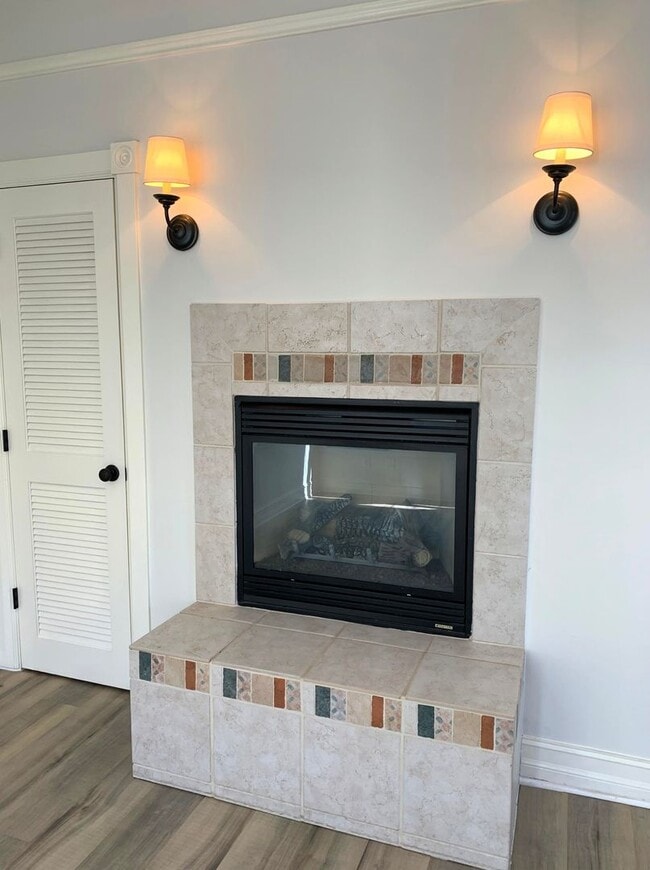 Building Photo - UPDATED BRIGHT 800sf 2BR/1BA Flat Noe Noe ...