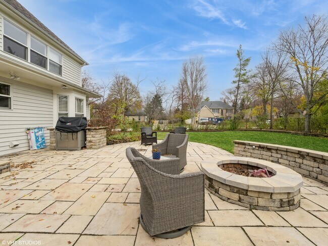Building Photo - 445 Blue Ash Dr