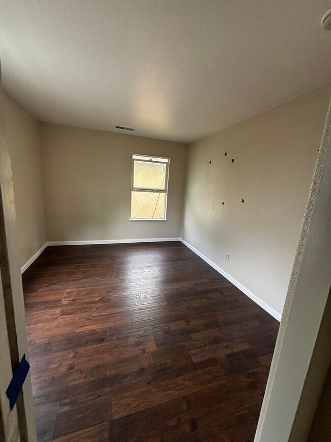 Building Photo - Newly Built Madera 4/3