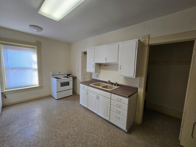 Building Photo - 318 Liberty St