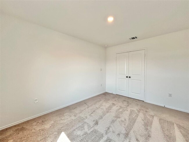 Building Photo - 519 Vantage Dr