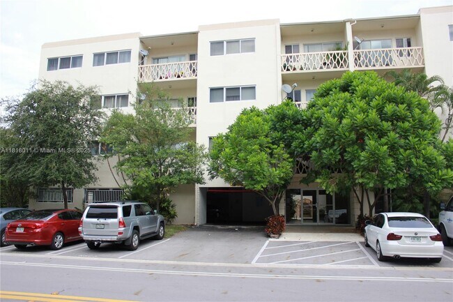 Building Photo - 10001 W Bay Harbor Dr