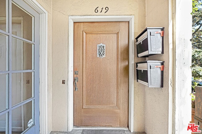 Building Photo - 619 N Plymouth Blvd