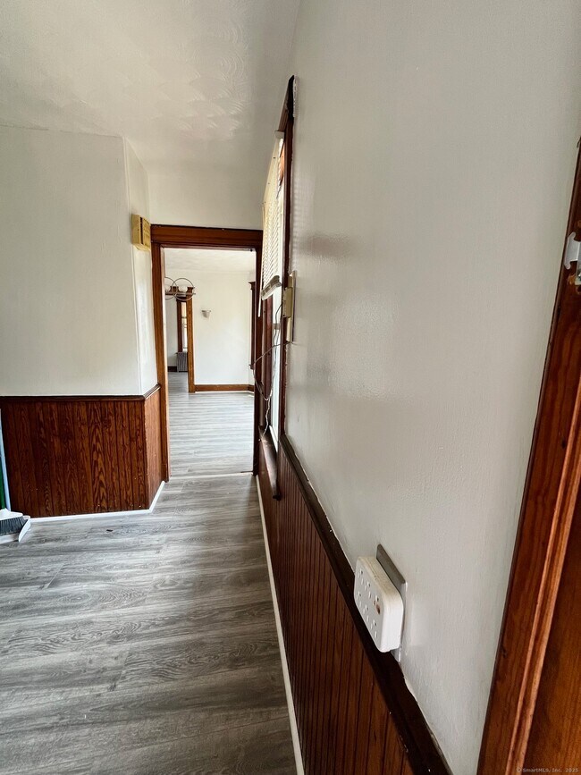 Building Photo - 67 Sisson Ave