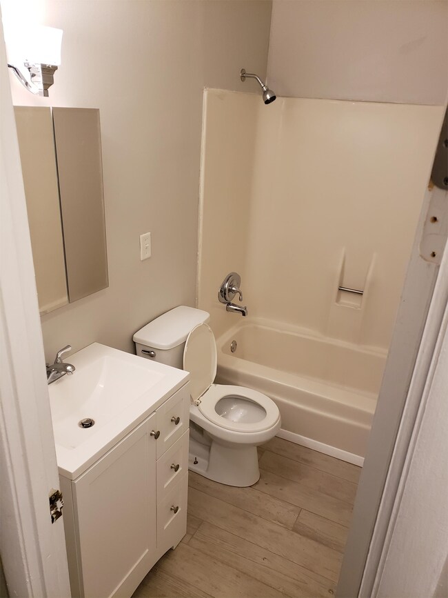 Building Photo - 621 De Votie Ave