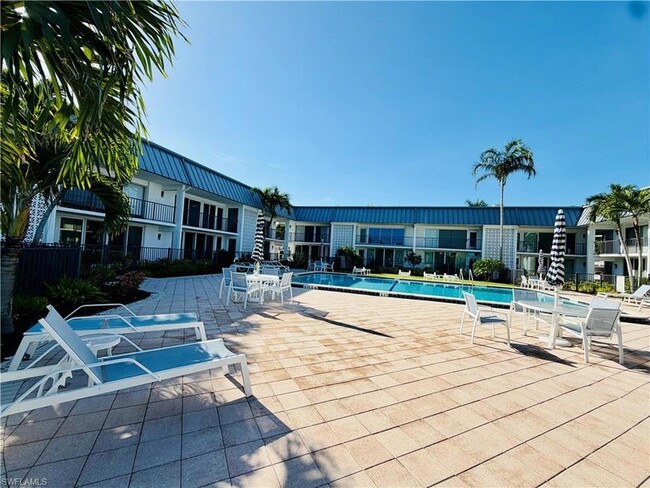 Building Photo - 333 Harbour Dr