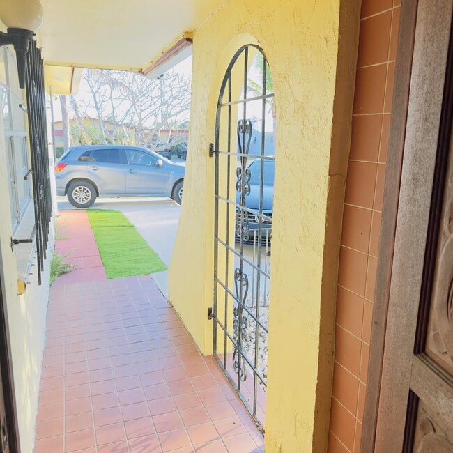 Building Photo - 416 San Mateo Dr