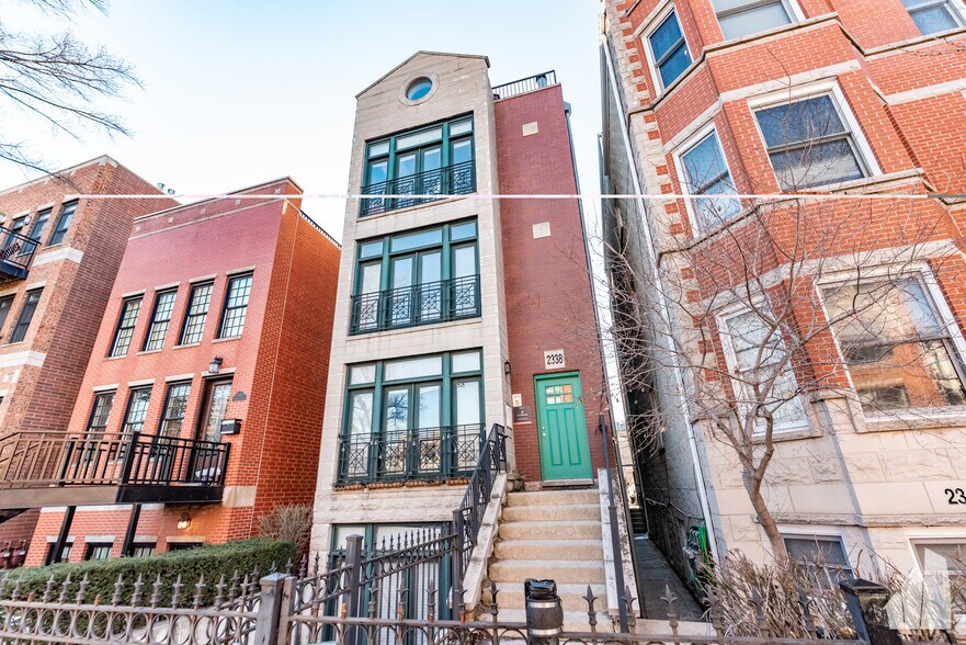 Building Photo - 2338 N Greenview Ave