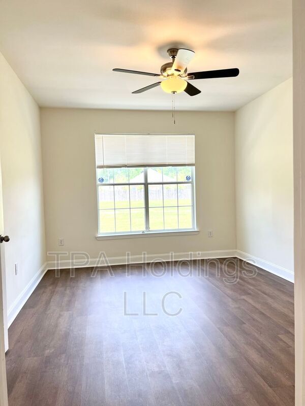 Building Photo - 43225 Creek Cir