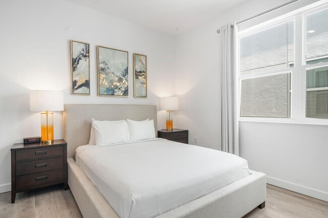 Building Photo - 384 Famagusta Dr