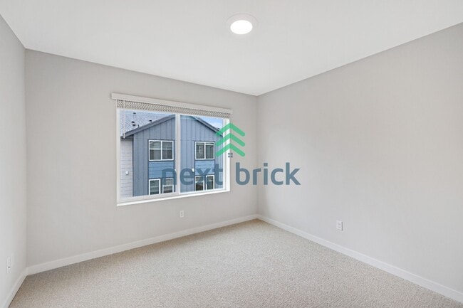 Building Photo - 3 BED & 2.5 BATH TOWNHOUSE FOR RENT