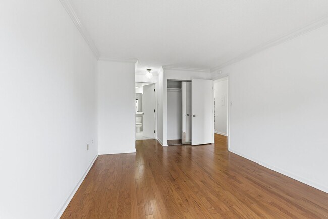 Building Photo - Beautiful 1 BR/1 BA Condo in The Observatory!