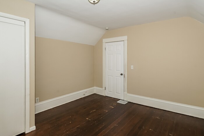 Building Photo - 4042 Clinton Ave