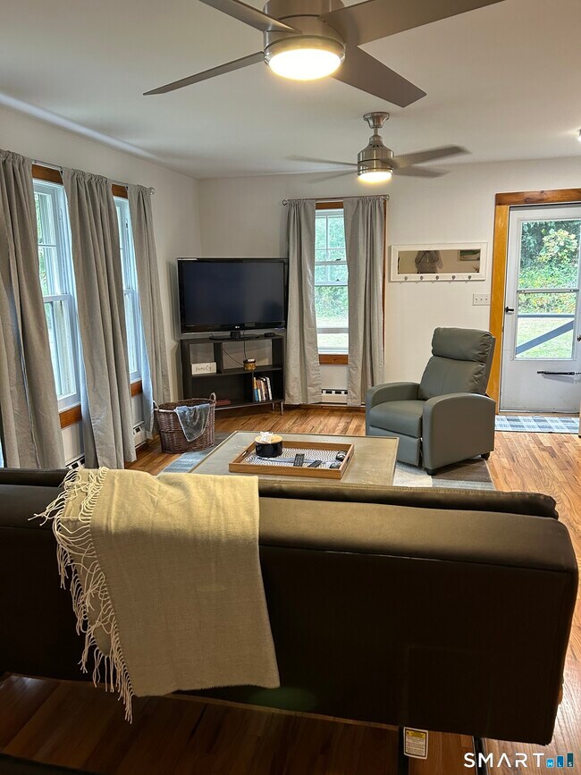 Building Photo - 28 Sugar St