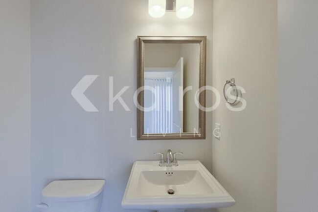 Building Photo - 2541 Banyan Circle