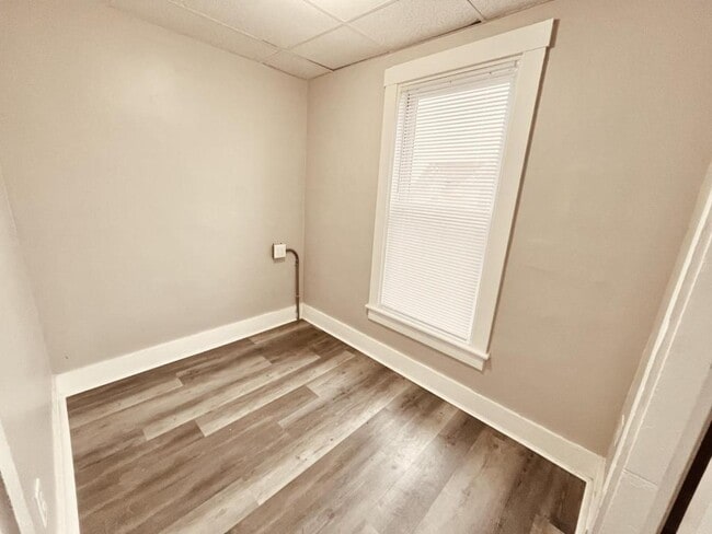 Building Photo - 6 Grove St