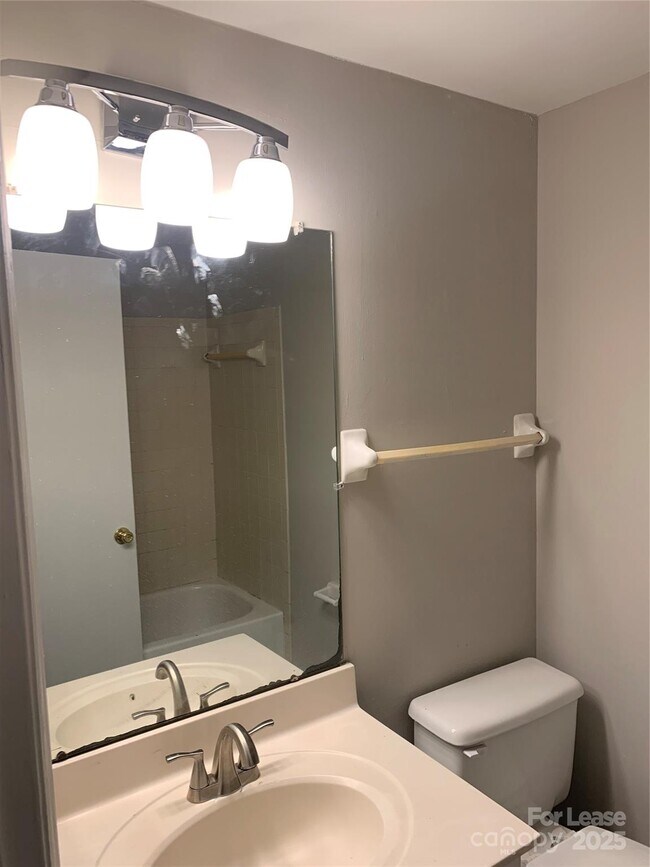 Building Photo - 1630 Arlyn Cir