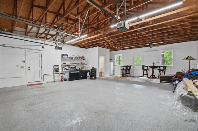 Building Photo - 64 Paddock Wy