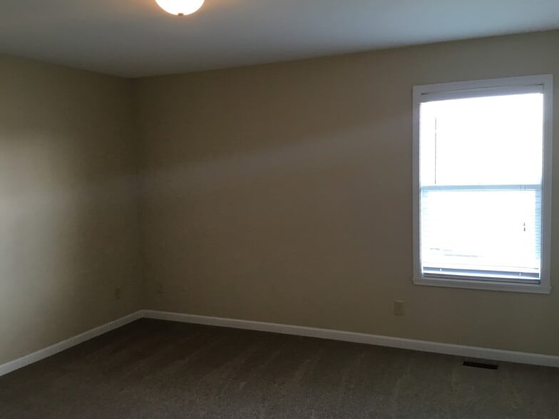 Building Photo - 6328 Sunnybrook Ln