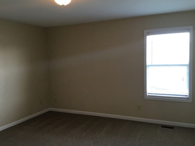 Building Photo - 6328 Sunnybrook Ln