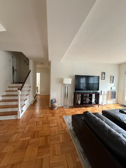 Building Photo - 3622 Gunston Rd