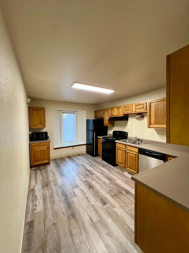 Building Photo - Dunbar Ave 529-