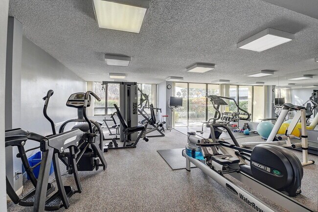 Building Photo - 899 Jeffery St