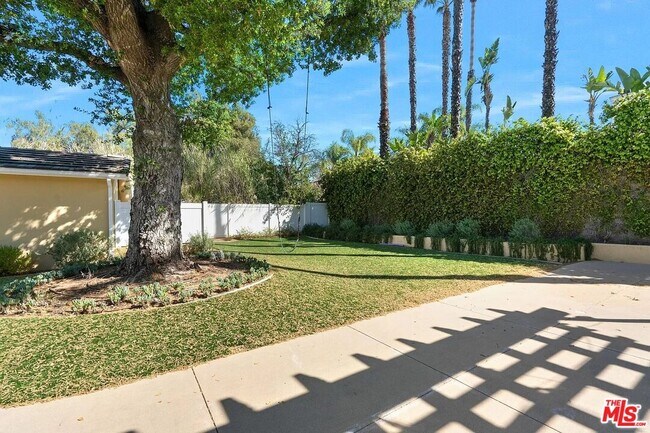 Building Photo - 5086 Avenida Hacienda