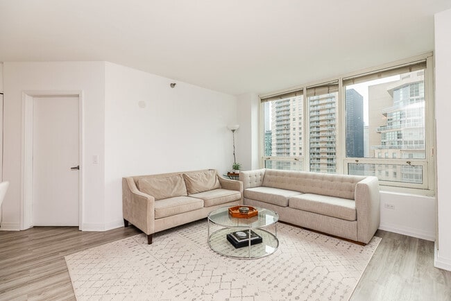 Building Photo - 33 W Ontario St