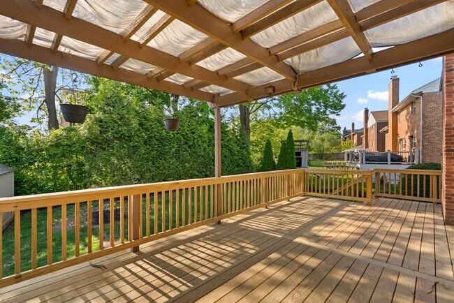 Building Photo - 3 Bed 2.5 Bath - Bethesda Split Level Single Family - Move In Ready