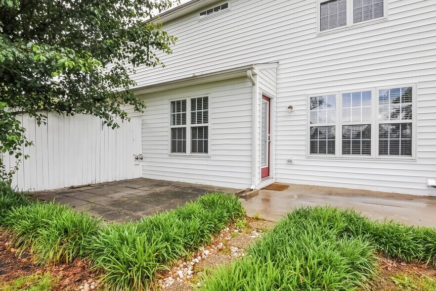Building Photo - 2232 Castle Pines Dr