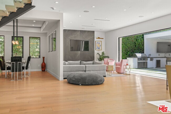 Building Photo - 13812 Cumpston St