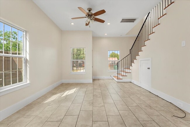 Building Photo - 2002 Lynnfield St