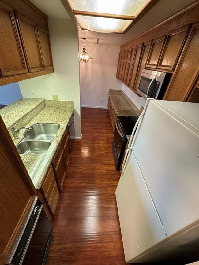 Building Photo - Nor Cal Realty, Inc - 2 bedroom 1.5 bath condo