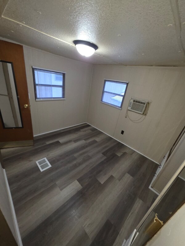 Building Photo - 4744 Ellsworth Ln