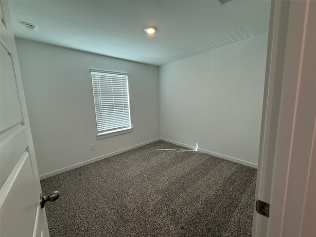 Building Photo - 10325 Sylvan Wds Trl