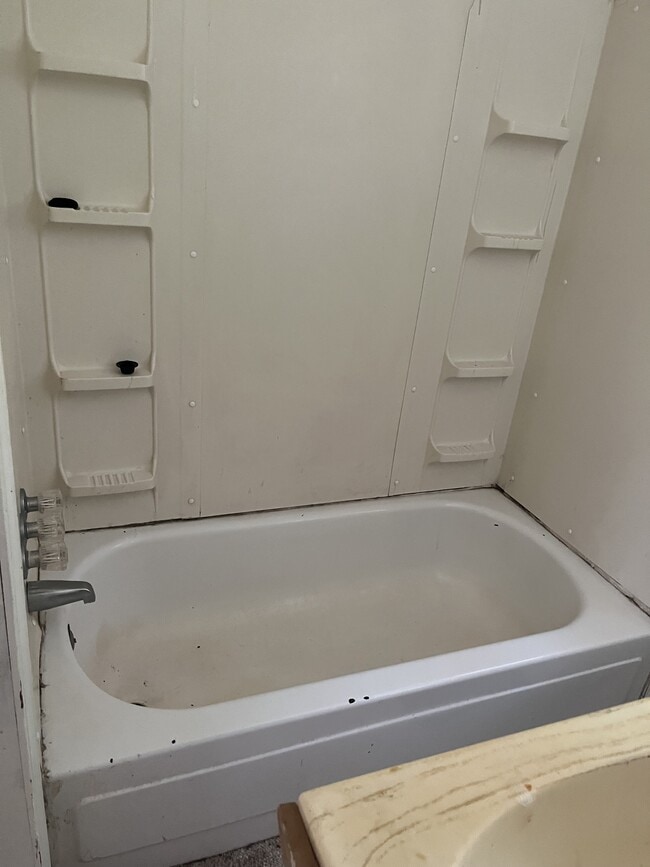 Building Photo - 319 N G St